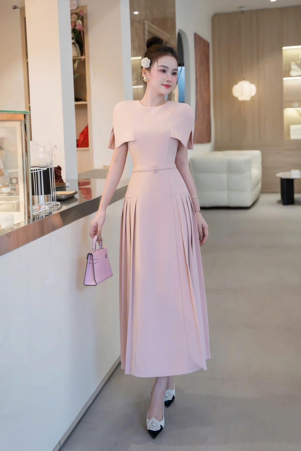 Feminine Dress with Ladylike Style